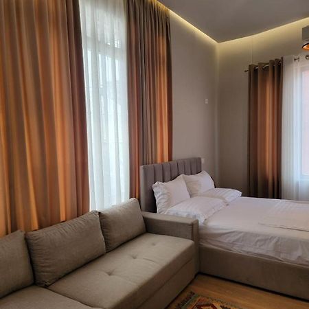 Berhami Studio Apartment ティラナ エクステリア 写真