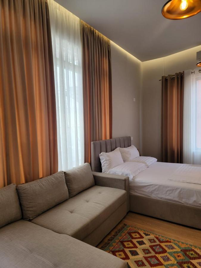 Berhami Studio Apartment ティラナ エクステリア 写真